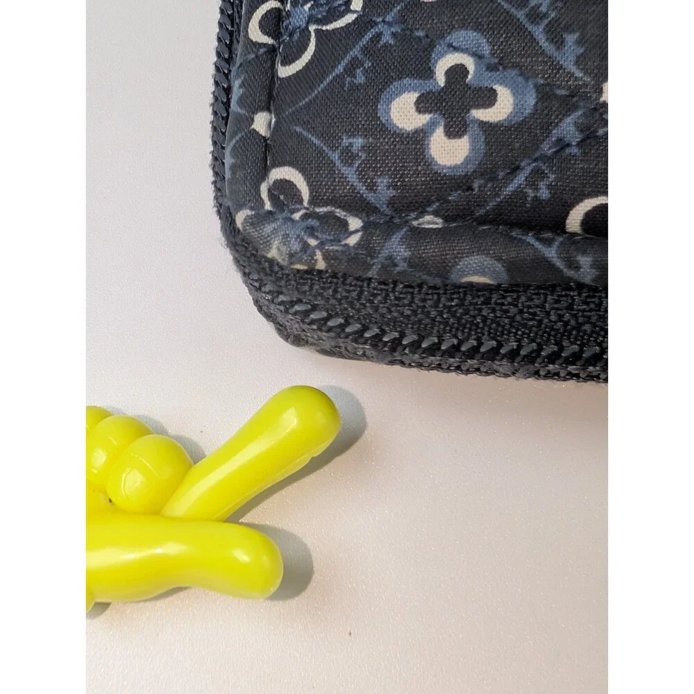 Bella Taylor Quilted Wristlet Wallet Navy Floral Cotton Zipper Snap 6x3.5